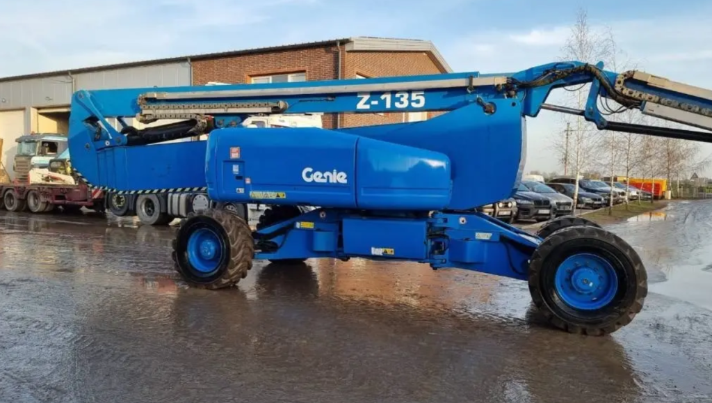 Alkūninis keltuvas Genie Z 135 4x4