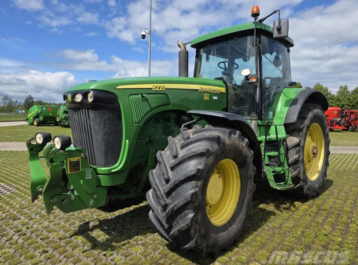 John Deere 8220