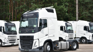 Naudotas Volvo FH Globetrotter vilkikas parduodamas sunkvežimių aikštelėje – naudoti vilkikai Mascus Lietuva.